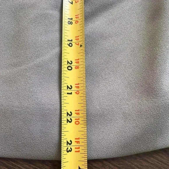 2piece Lined Skirt Suit. Rena Rowan. Jacket Sz 6. Skirt Sz8. One Button. 23” Hem - Picture 8 of 9